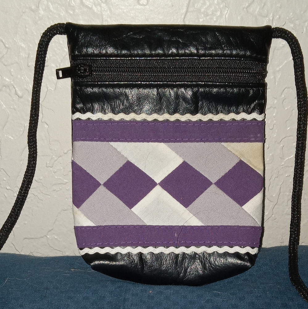 HANDCRAFTED CROSS BODY DIAMOND PATTERN NATIVE AMERICAN PURSE